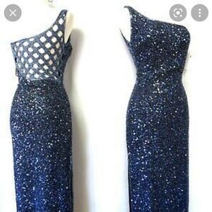 Scala Fully beaded. Size Small. One shoulder. Diamond back